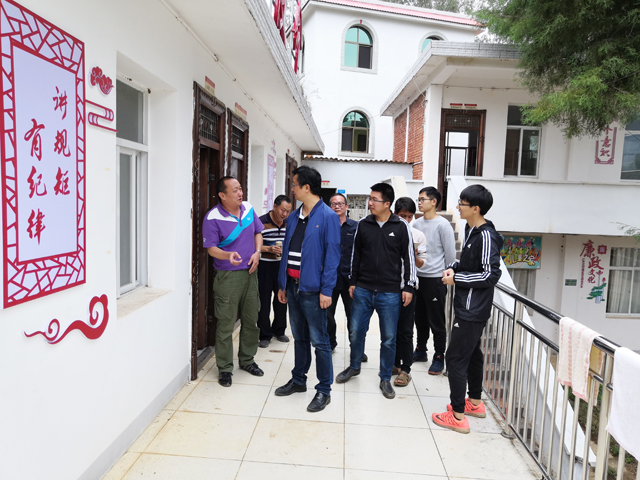 东川区检察院党组书记检察长王锐到乌龙镇督查脱贫攻坚百日会战工作